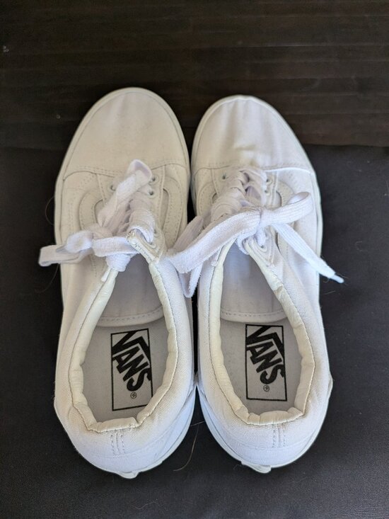Vans Shoes - Vans True-White Low-Top Sneakers | Size 10